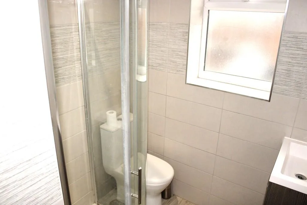 2 bedroom end of terrace house for rent