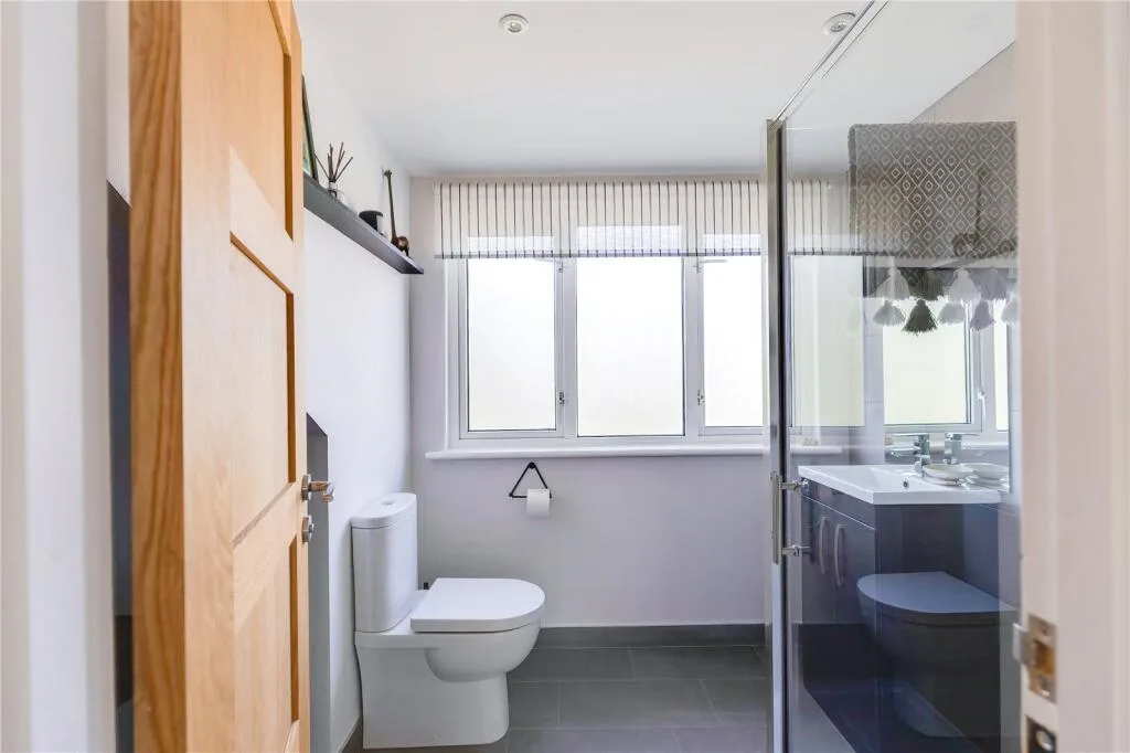 4 bedroom semi-detached house for rent
