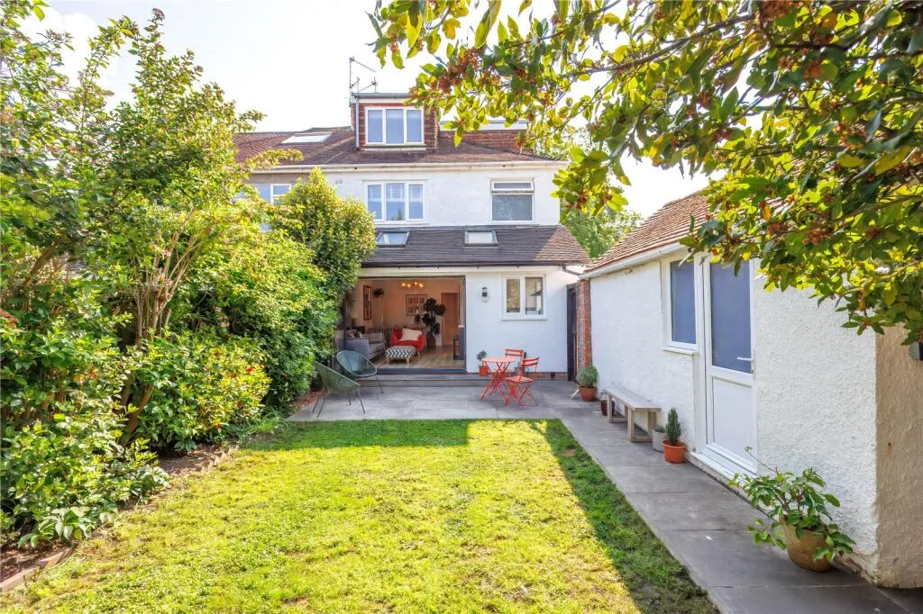 4 bedroom semi-detached house for rent