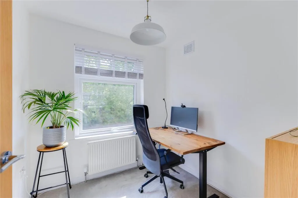 4 bedroom semi-detached house for rent