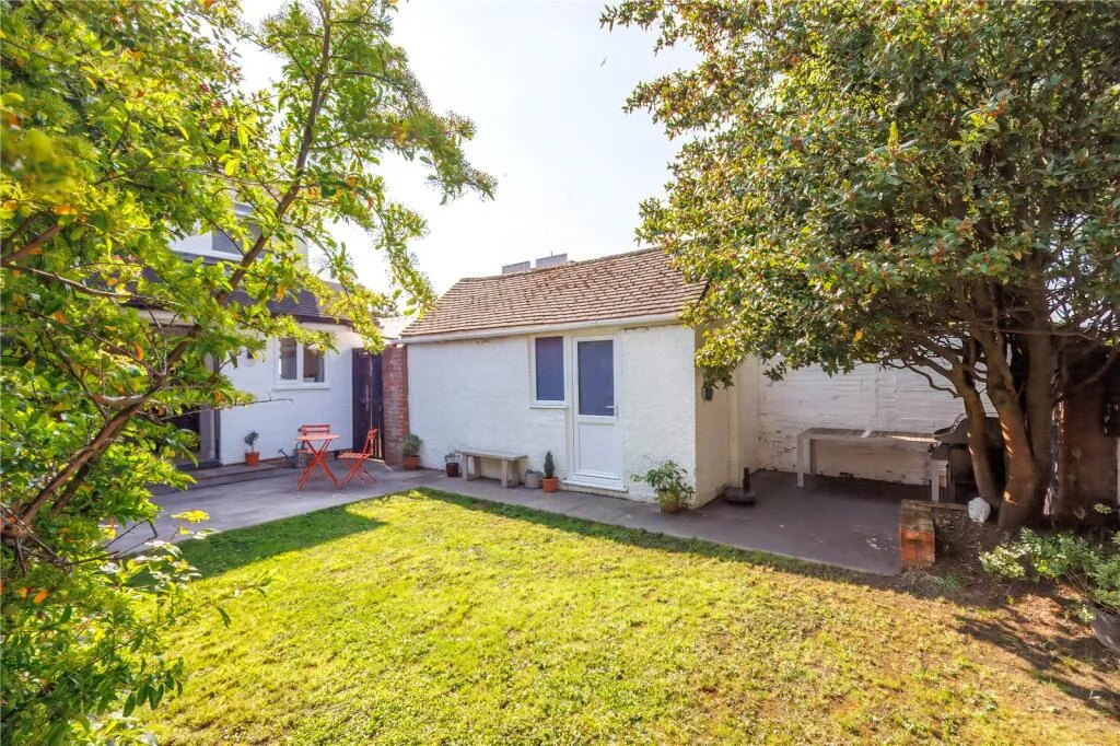 4 bedroom semi-detached house for rent