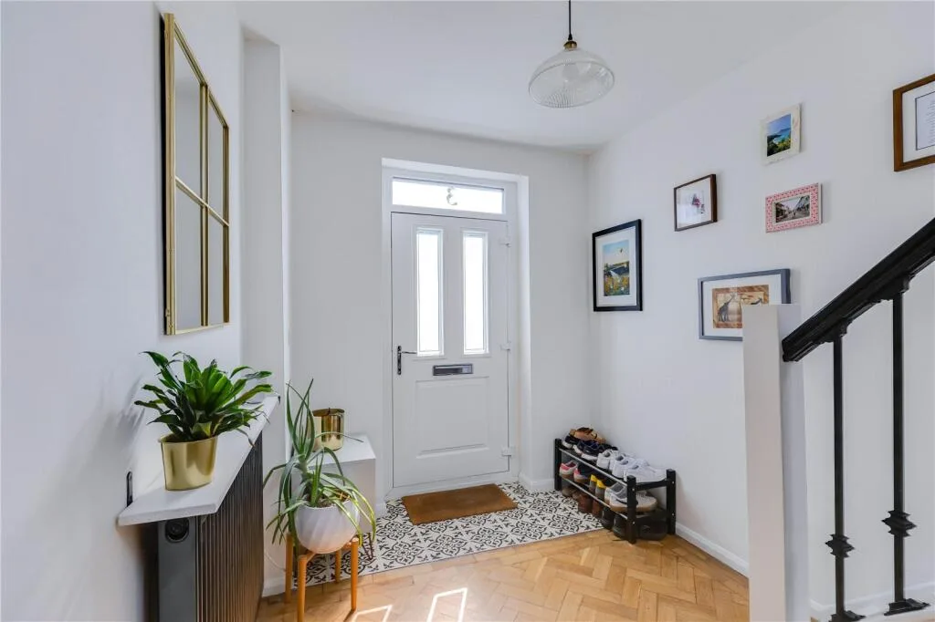 4 bedroom semi-detached house for rent