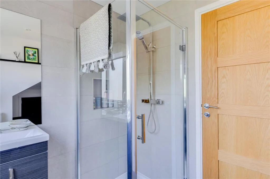 4 bedroom semi-detached house for rent