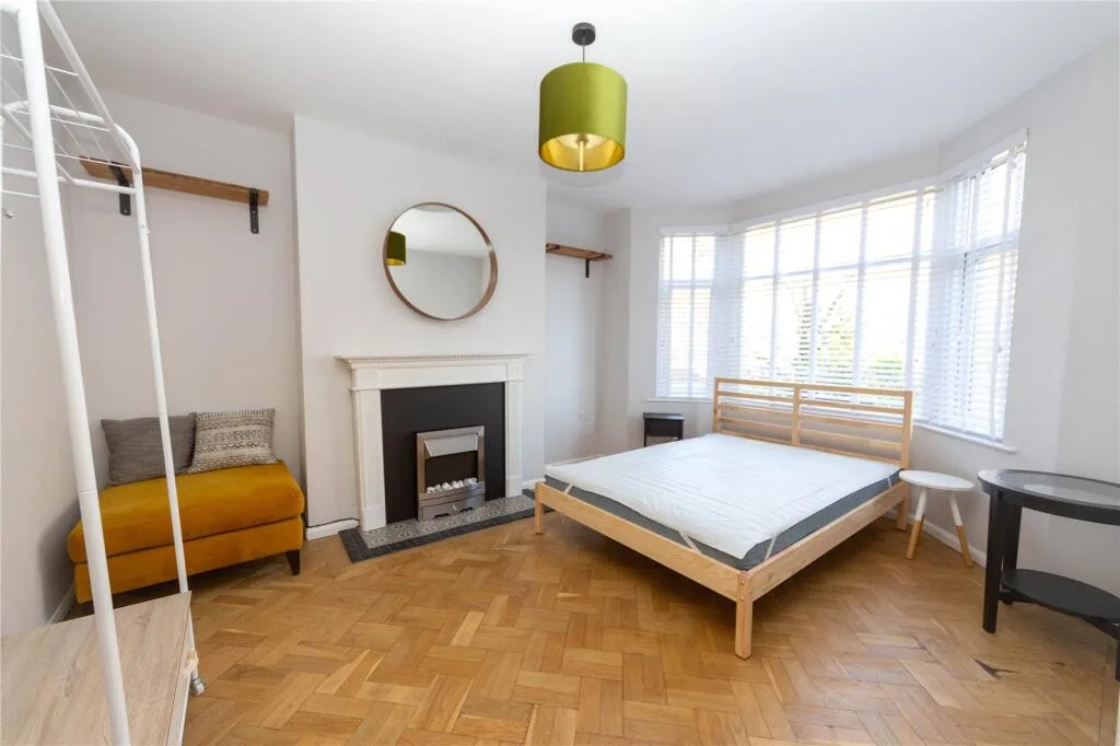 4 bedroom semi-detached house for rent