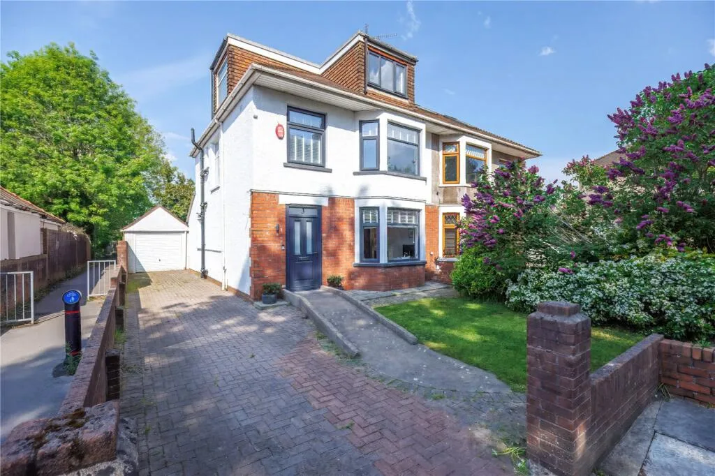 4 bedroom semi-detached house for rent