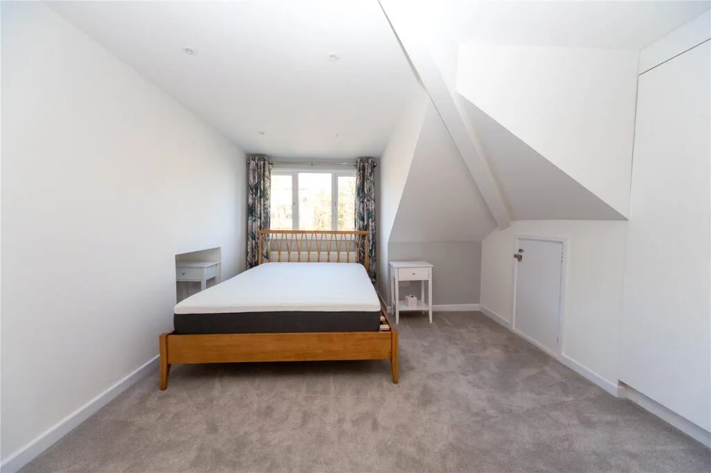 4 bedroom semi-detached house for rent