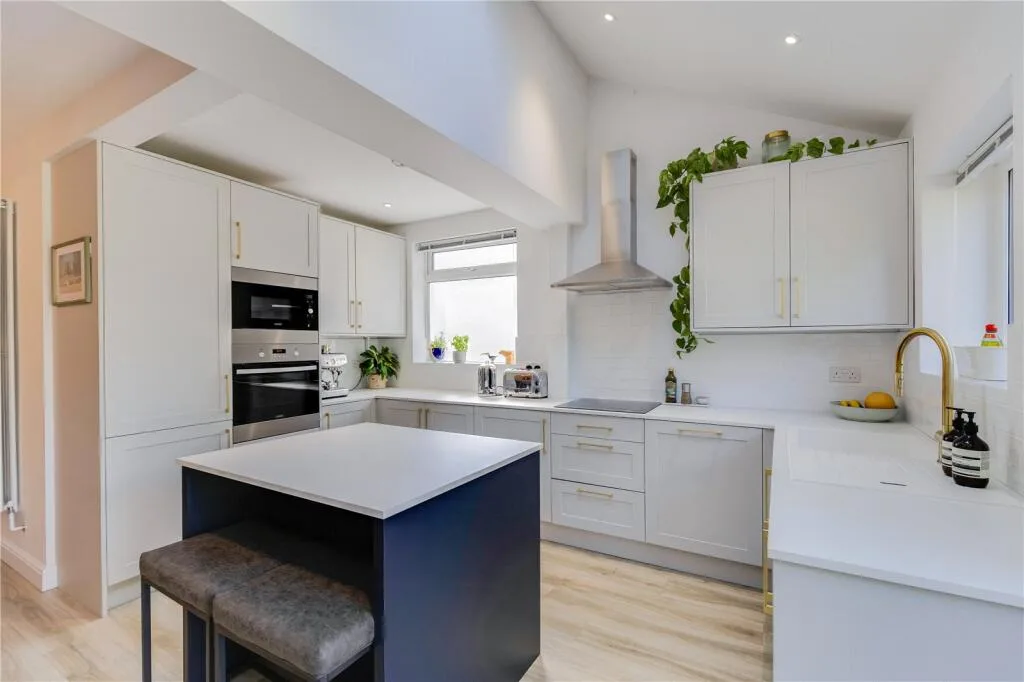 4 bedroom semi-detached house for rent