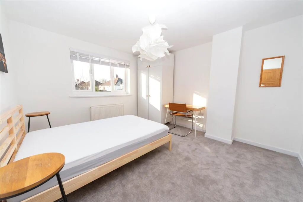 4 bedroom semi-detached house for rent