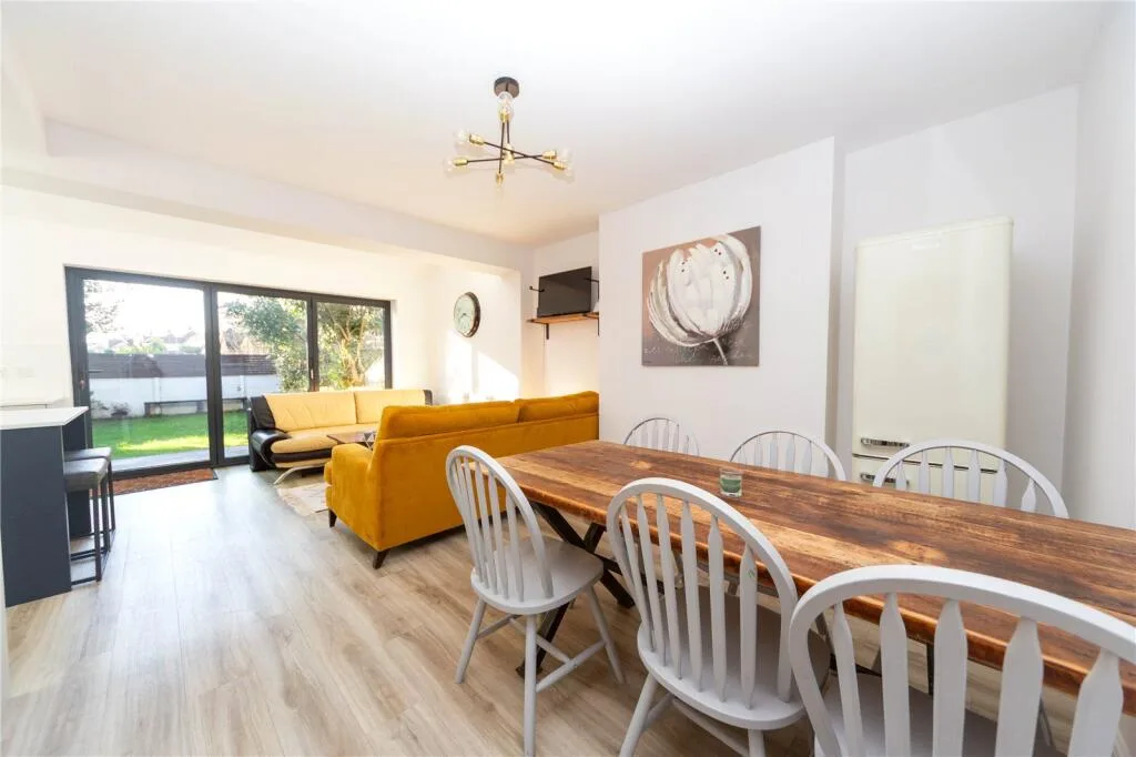 4 bedroom semi-detached house for rent