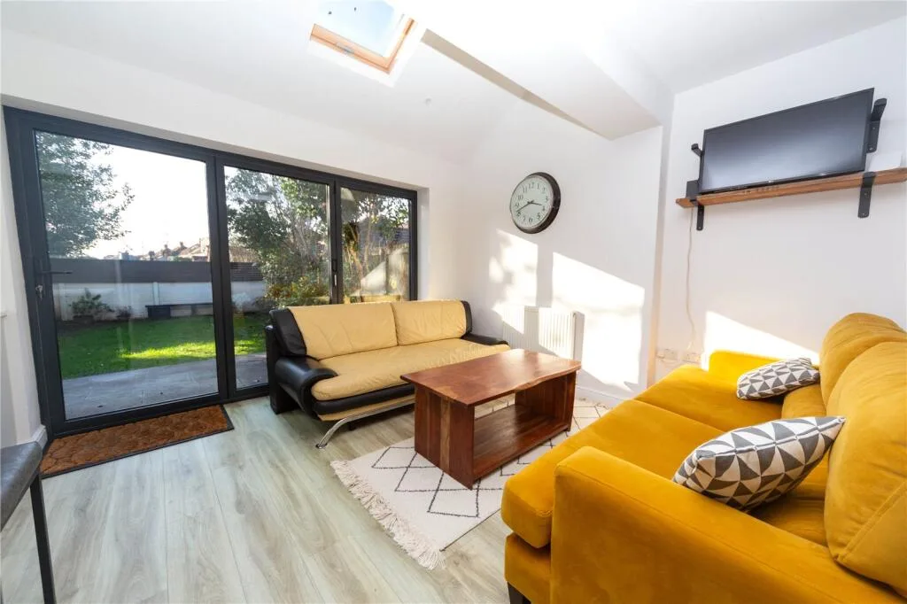 4 bedroom semi-detached house for rent