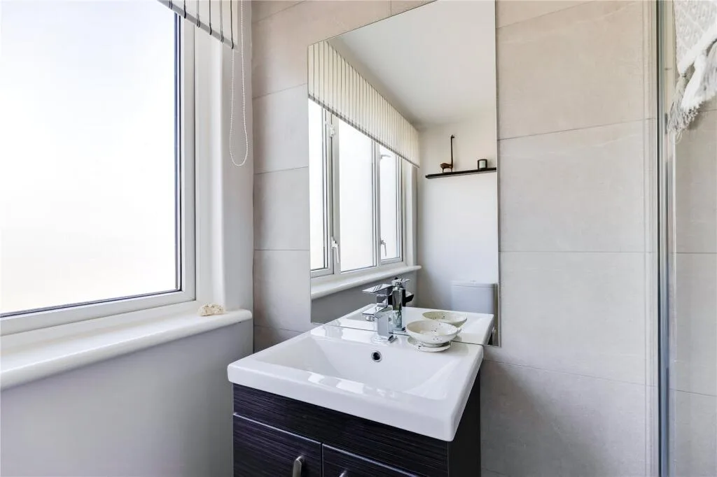 4 bedroom semi-detached house for rent