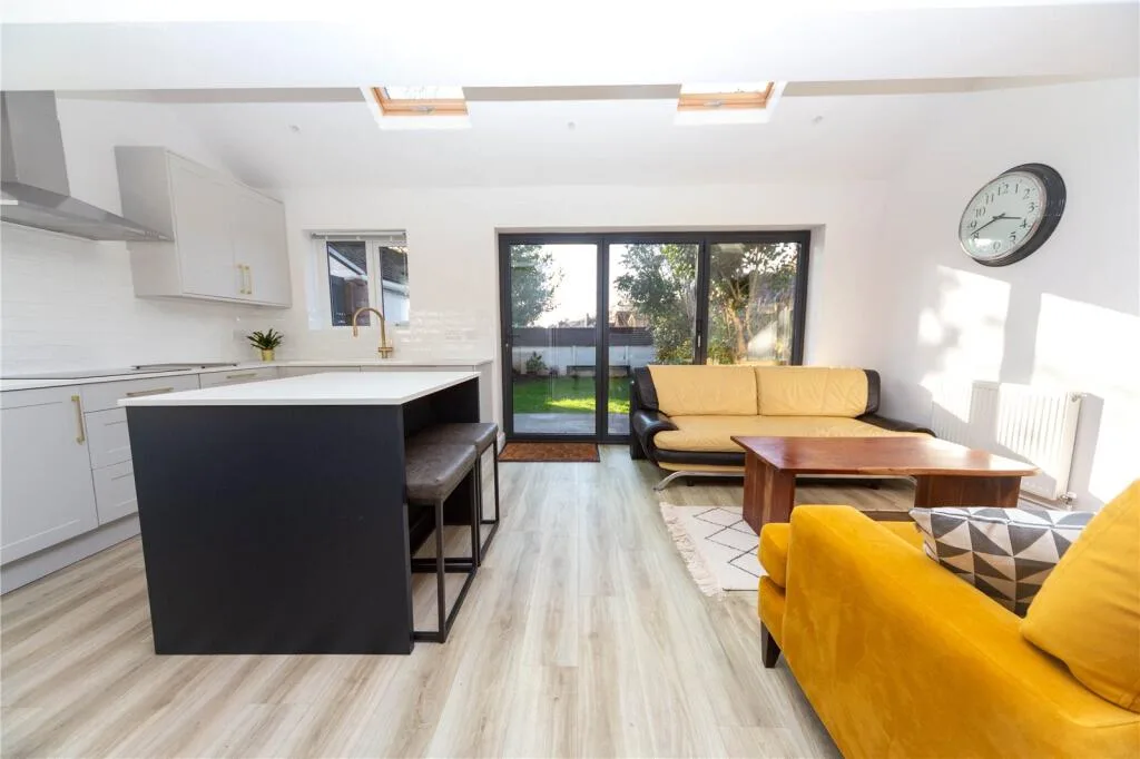 4 bedroom semi-detached house for rent