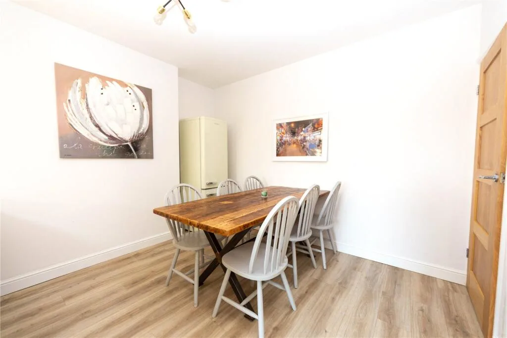 4 bedroom semi-detached house for rent