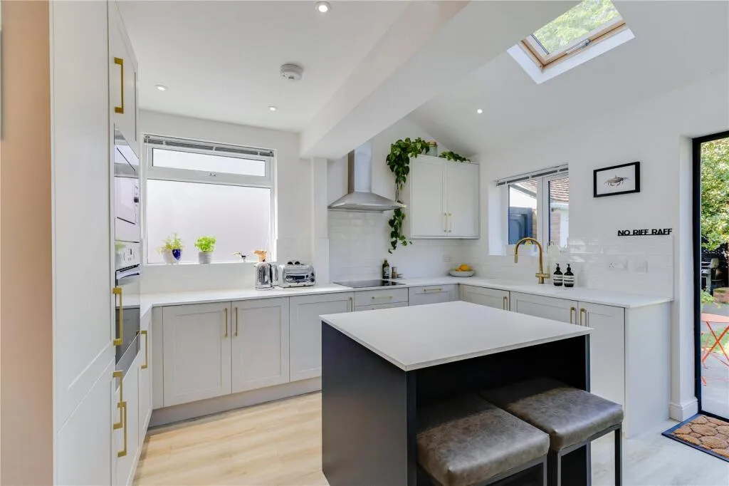 4 bedroom semi-detached house for rent