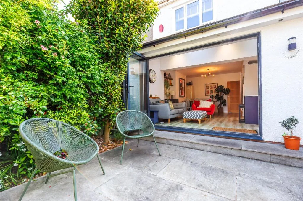 4 bedroom semi-detached house for rent