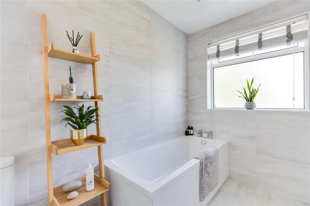 4 bedroom semi-detached house for rent