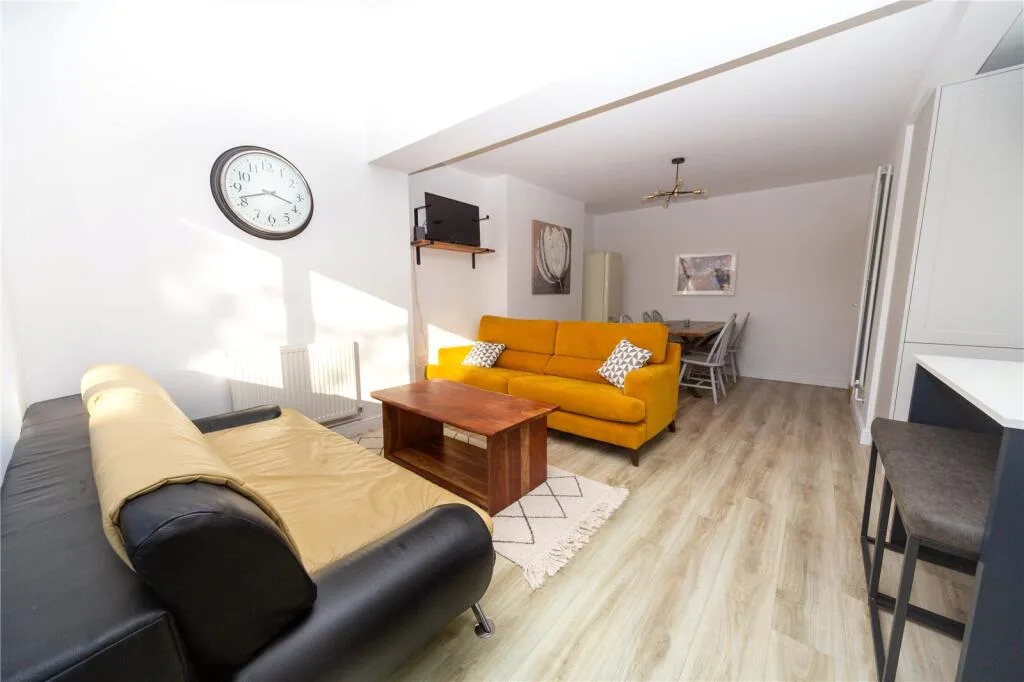 4 bedroom semi-detached house for rent