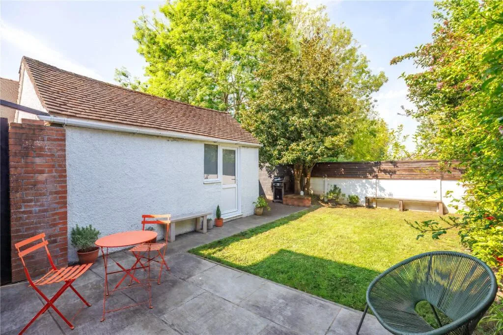 4 bedroom semi-detached house for rent