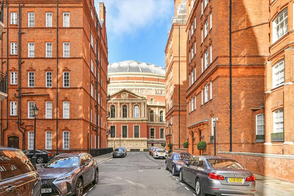3 bedroom flat for rent