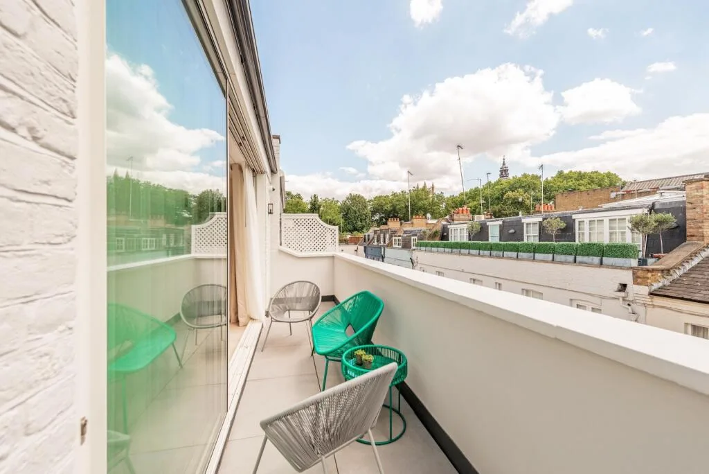 3 bedroom mews property for rent
