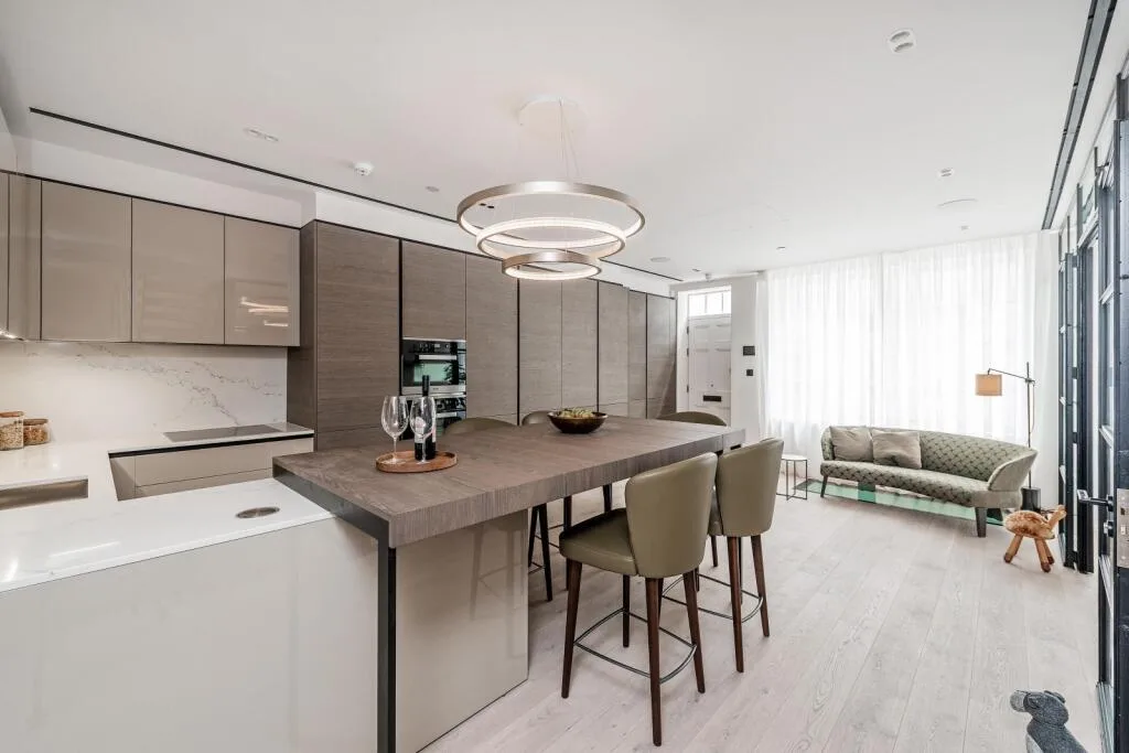 3 bedroom mews property for rent
