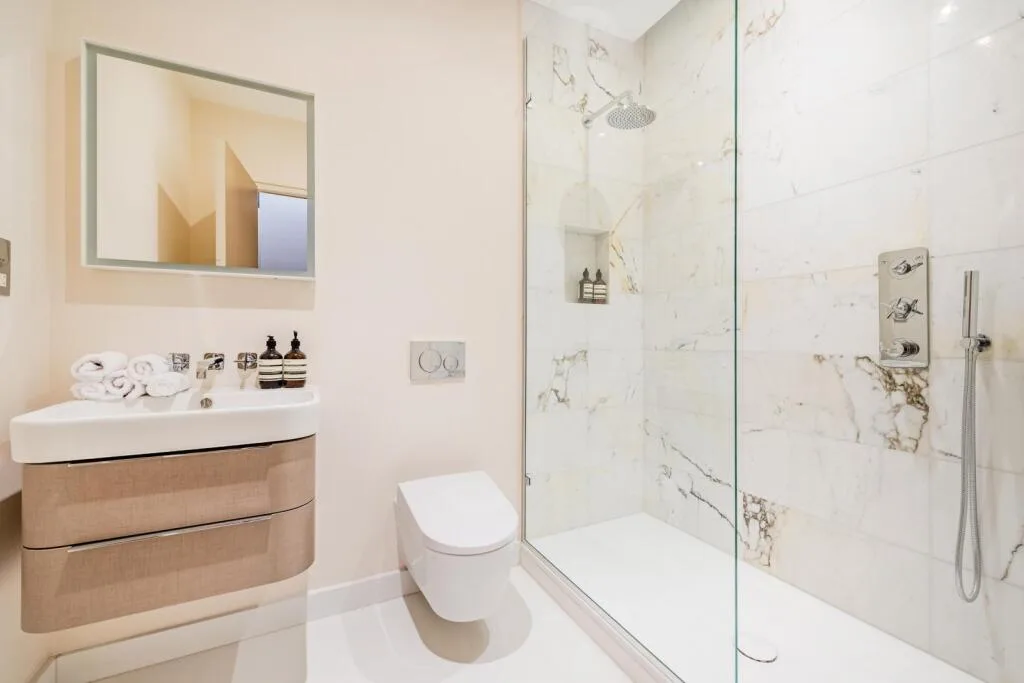 3 bedroom mews property for rent