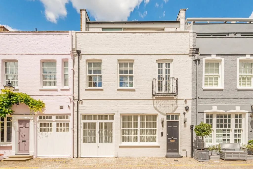 3 bedroom mews property for rent
