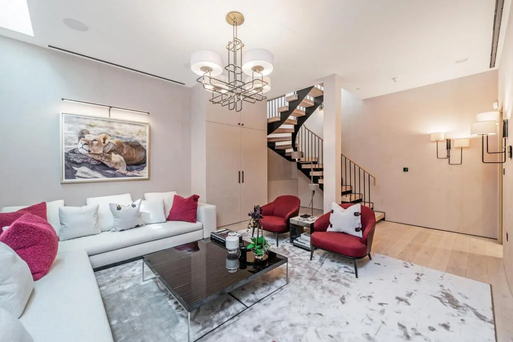 3 bedroom mews property for rent