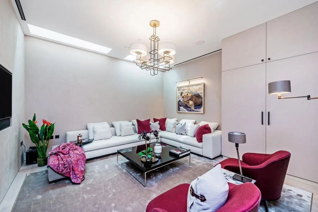 3 bedroom mews property for rent