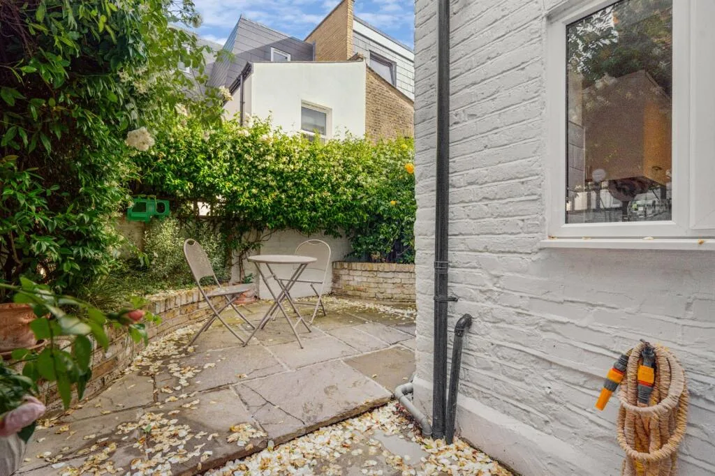 4 bedroom terraced house for rent