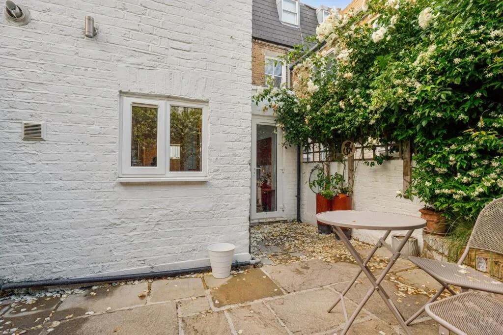 4 bedroom terraced house for rent