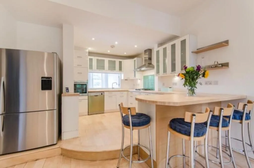 4 bedroom flat for rent