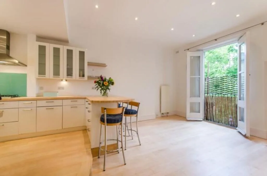 4 bedroom flat for rent