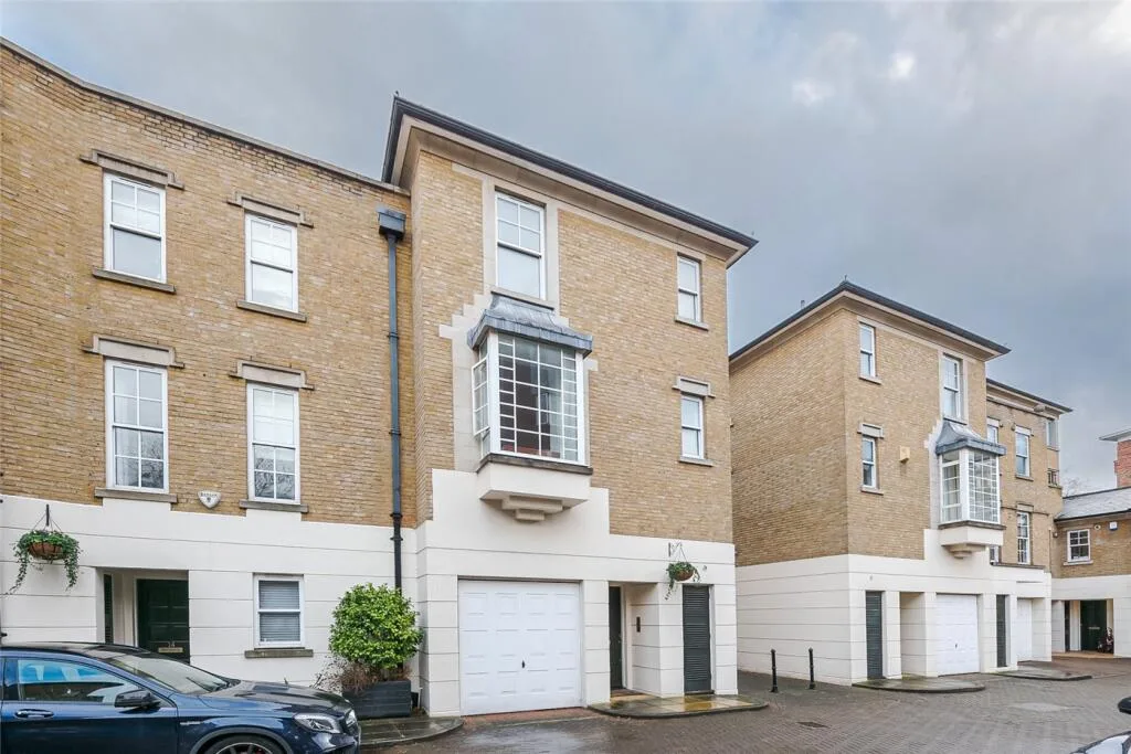 3 bedroom town house for rent