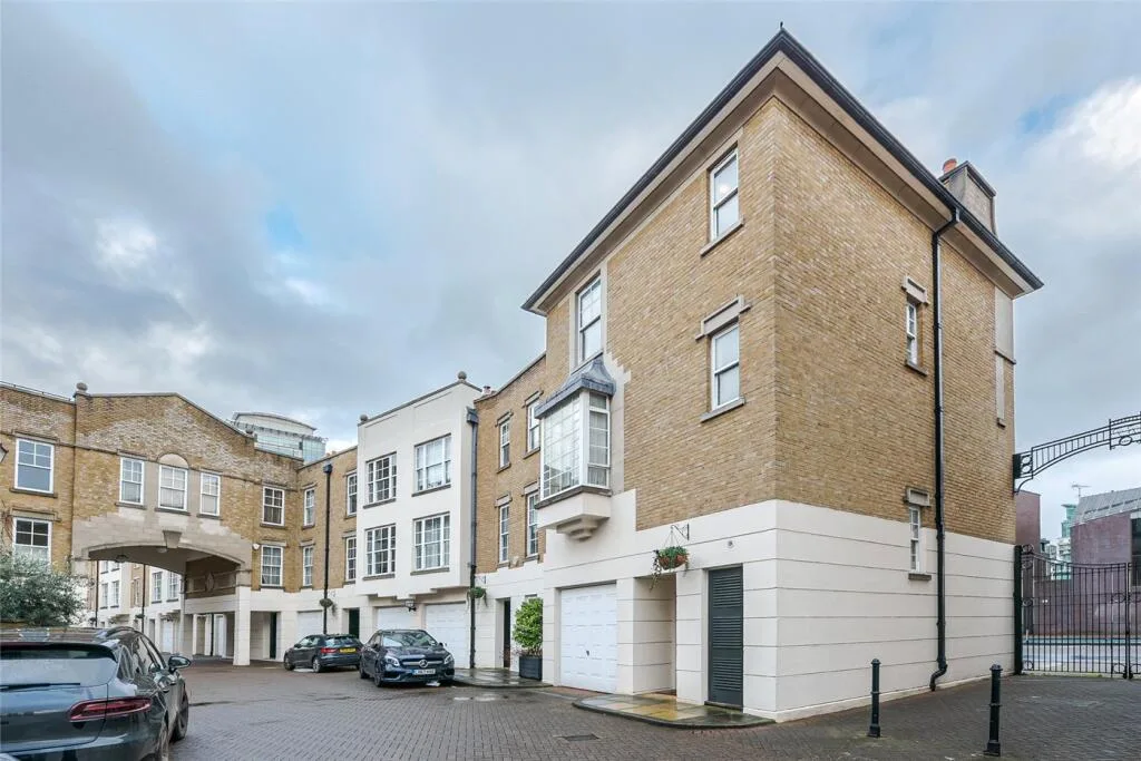 3 bedroom town house for rent