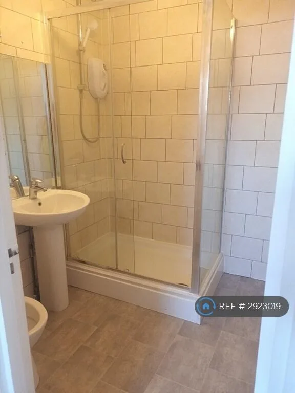 4 bedroom maisonette for rent