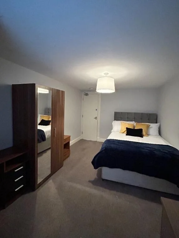 5 bedroom flat for rent