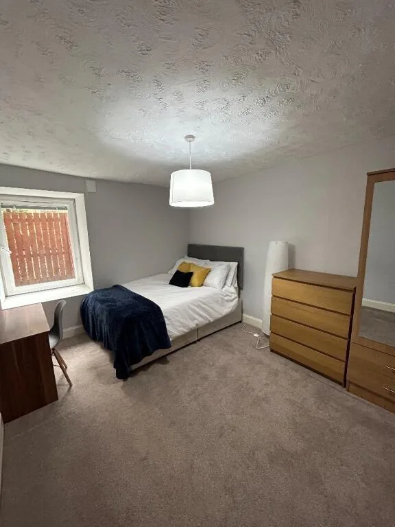 5 bedroom flat for rent