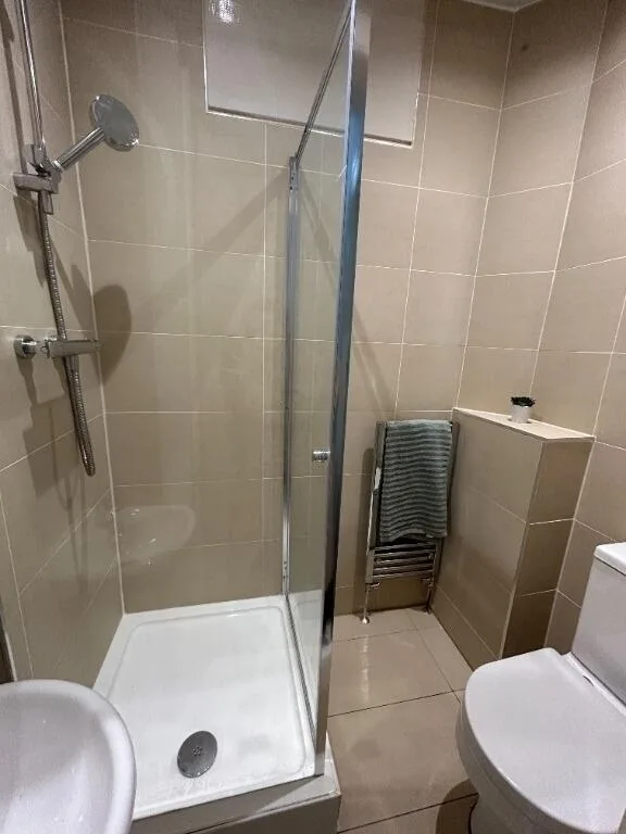5 bedroom flat for rent
