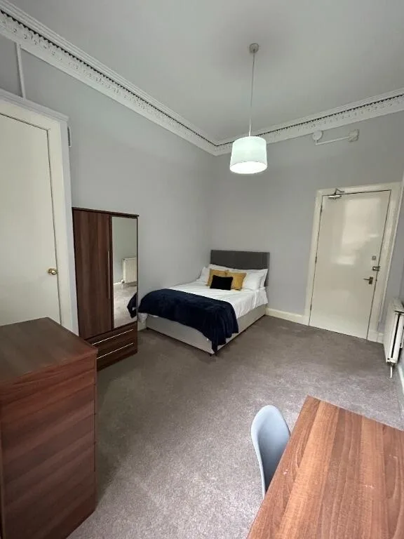 5 bedroom flat for rent