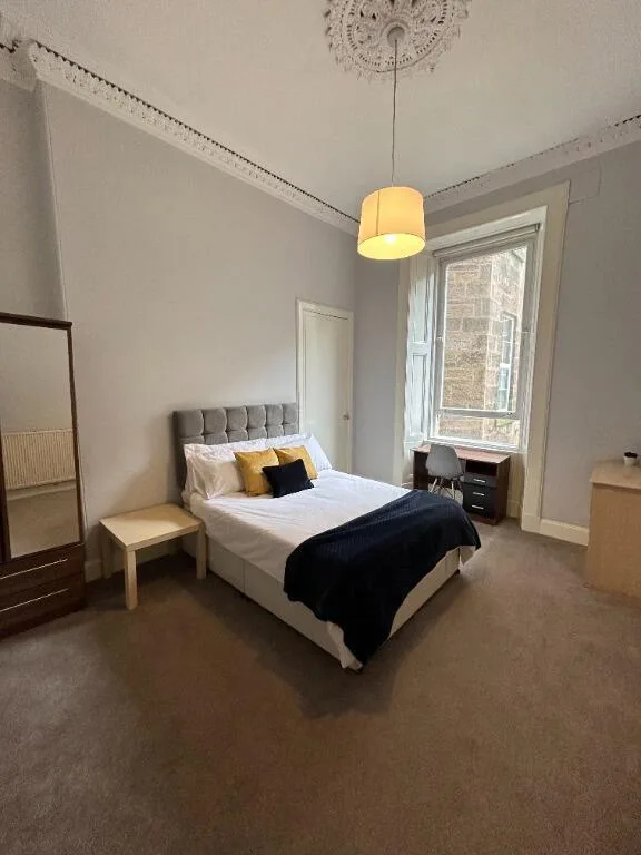 5 bedroom flat for rent