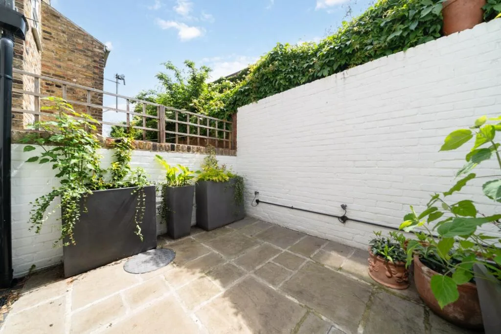 4 bedroom terraced house for rent