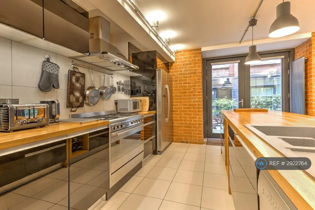 3 bedroom maisonette for rent