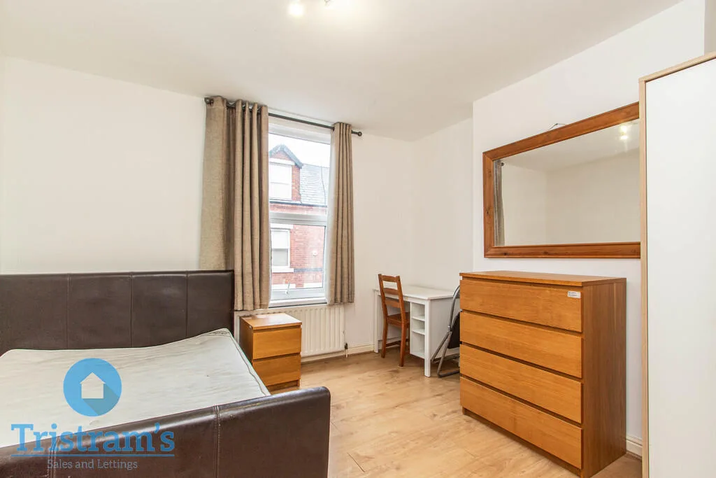 1 bedroom house share for rent