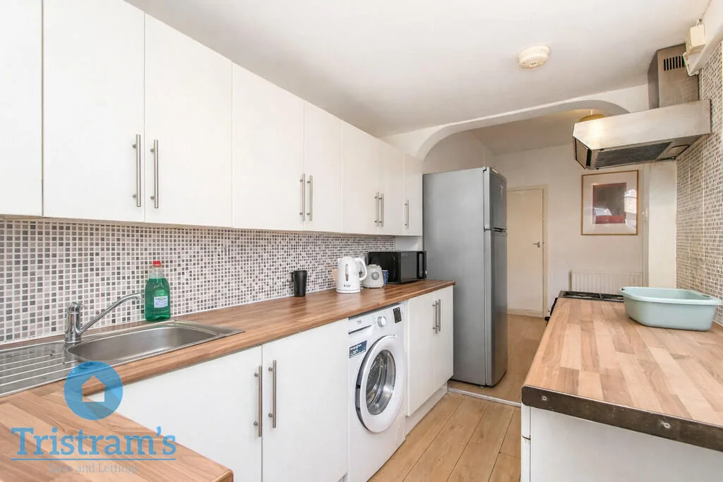 1 bedroom house share for rent