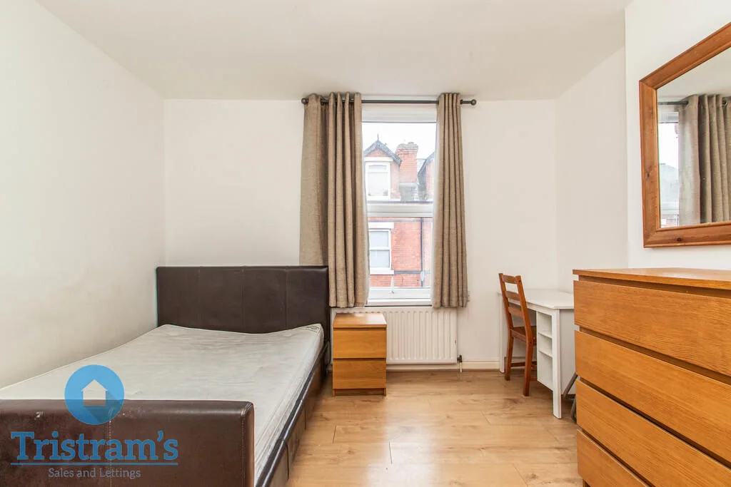 1 bedroom house share for rent