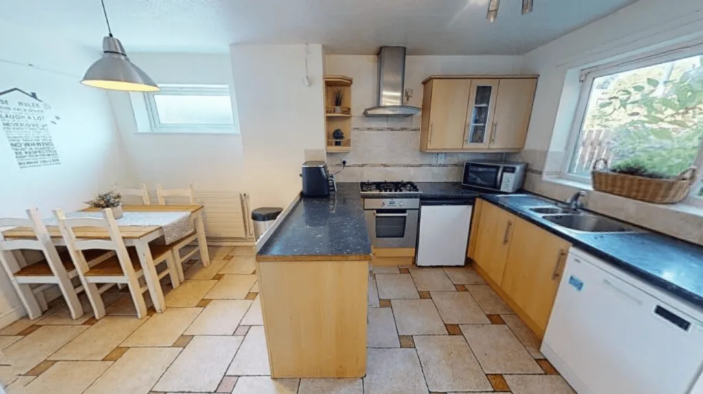 3 bedroom semi-detached house for rent