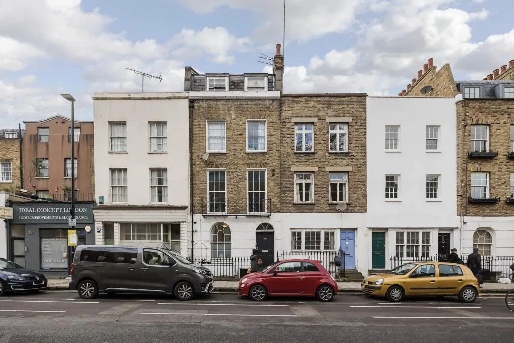 2 bedroom maisonette for rent