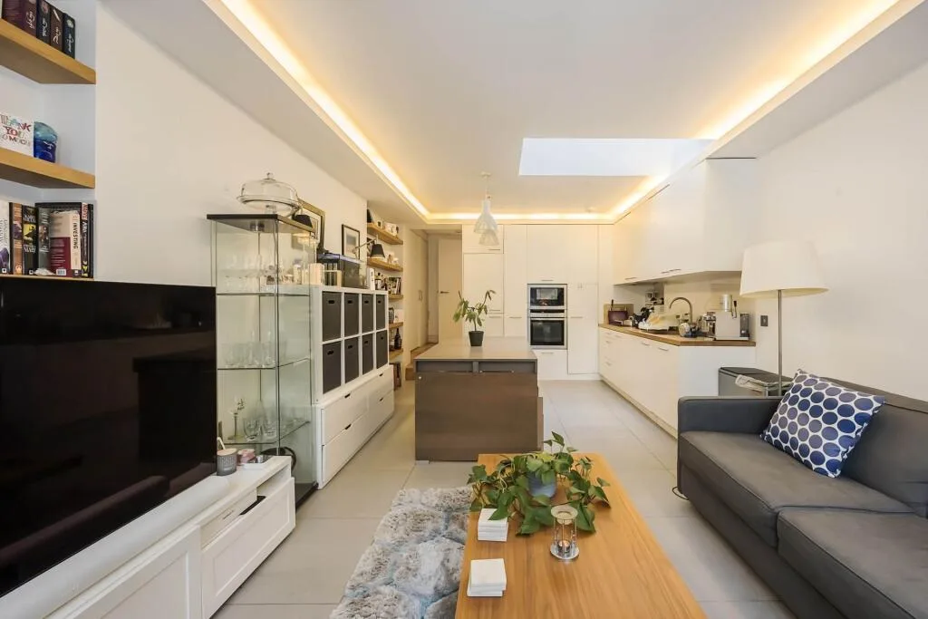 2 bedroom maisonette for rent