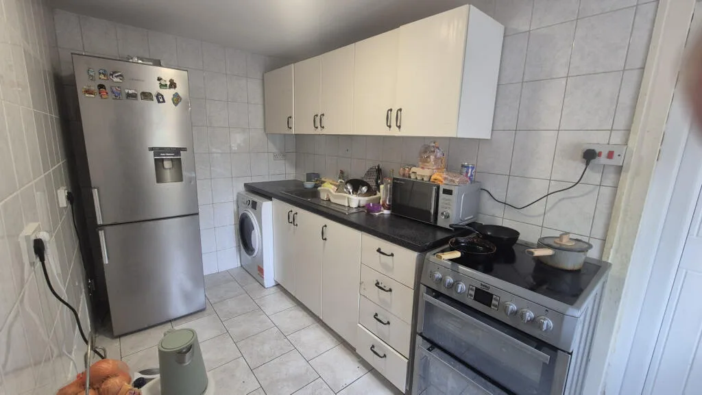 4 bedroom end of terrace house for rent